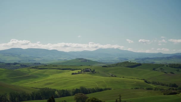 Panoramautsikt över solig vårdag i lantligt landskap. Toscana, Chianti-regionen — Stockvideo