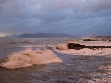 Fırtına deniz ve dalgalar