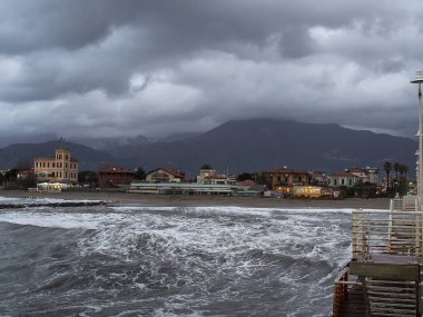 Fırtına deniz ve dalgalar