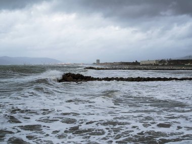 Fırtına deniz ve dalgalar