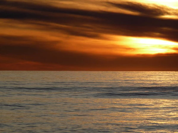 Puesta de sol sobre el mar — Foto de Stock