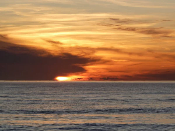 Puesta de sol sobre el mar — Foto de Stock