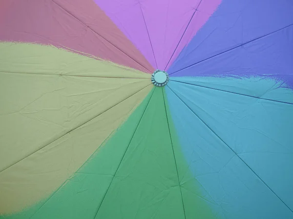 Guarda-chuva aberto com multi cores — Fotografia de Stock