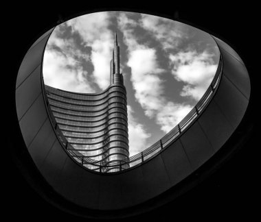 Milan Drammatic gökdelen