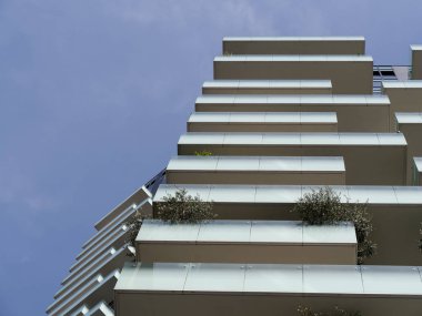 gökdelenin düşük açılı görünüş