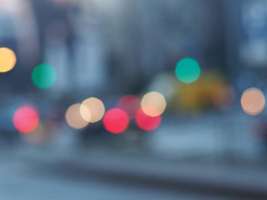 Bokeh ışıklar bir şehirde sokak