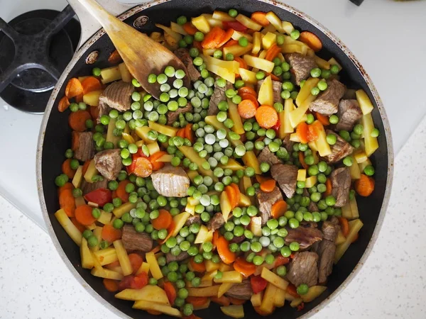 Guiso con verduras —  Fotos de Stock