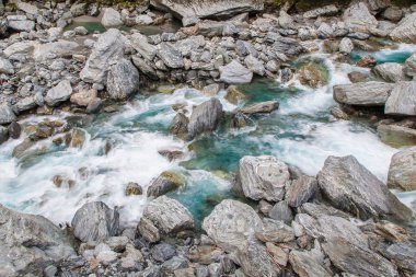 Wanaka yolda güzel dere ve kayalar