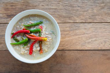 Hindistan cevizi sütü domuz soslu daldırma Kosovalı