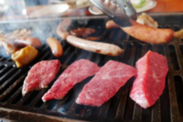 Fondo borroso de carne de wagyu, verduras y salchichas parrilla de barbacoa yakiniku en el horno — Foto de Stock