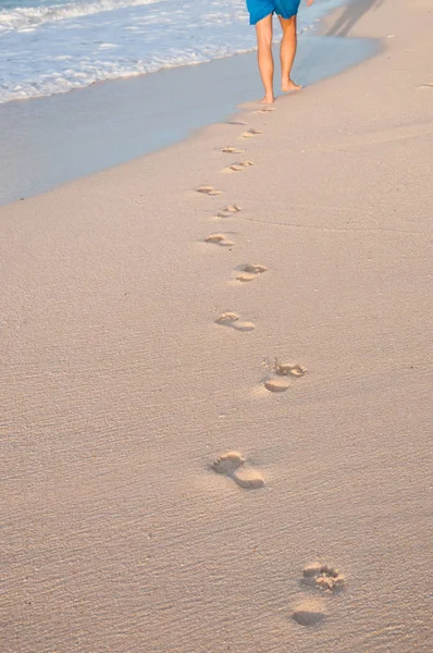 Voeten, wandeling langs de oever, voeten — Stockfoto