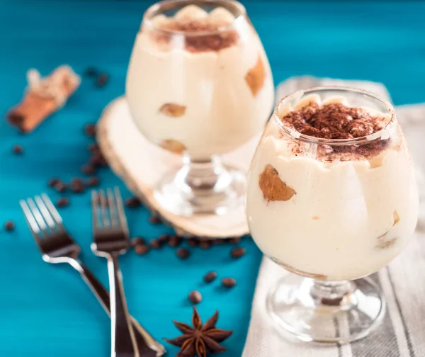 lüks Tiramisu pasta bir cam