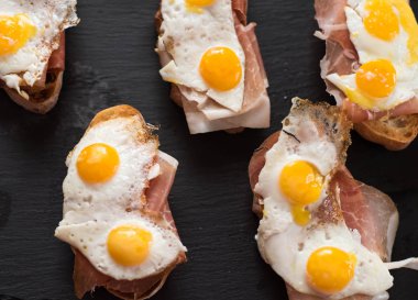 Kroc hanımefendi, kızarmış Bıldırcın yumurta ve jamon bruschetta