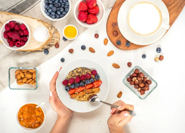 Goedemorgen, gezond ontbijt met tekst ruimte bovenaanzicht — Stockfoto