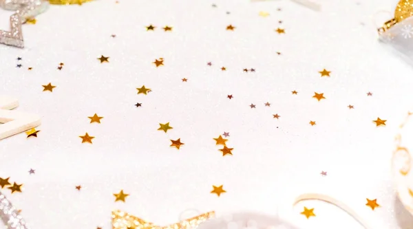 Різдвяна листівка з різдвяними прикрасами, з різдвяними кульками, зірками, золотими та срібними кольорами — стокове фото