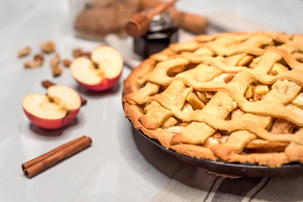 Tarte aux pommes maison. — Photo