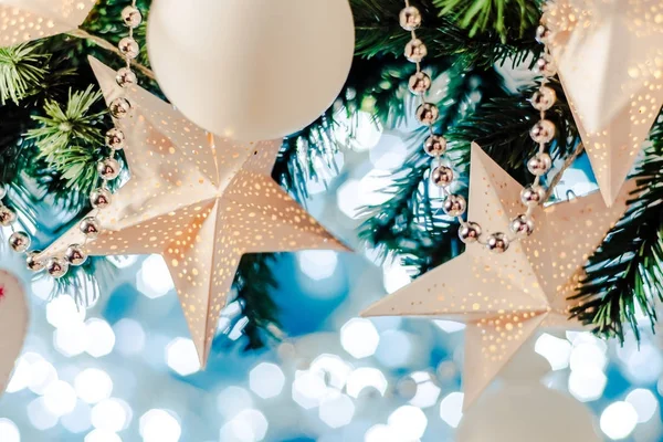 Noel kartı yıldız çelenk, mavi ve gümüş xmas dekorasyon kopya alanı. Mutlu Noeller. — Stok fotoğraf