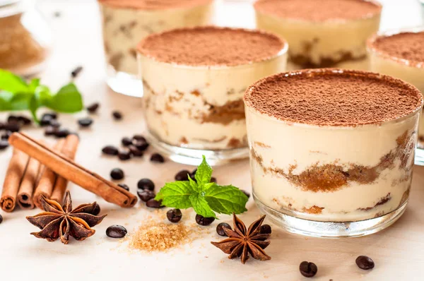 Hausgemachtes Tiramisu Traditionelles Italienisches Dessert Glas — Stockfoto