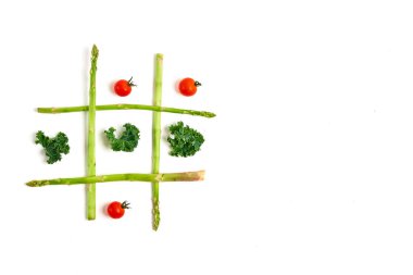 gıda ile tic tac toe, kuşkonmaz lahana, domates, üst görünümü