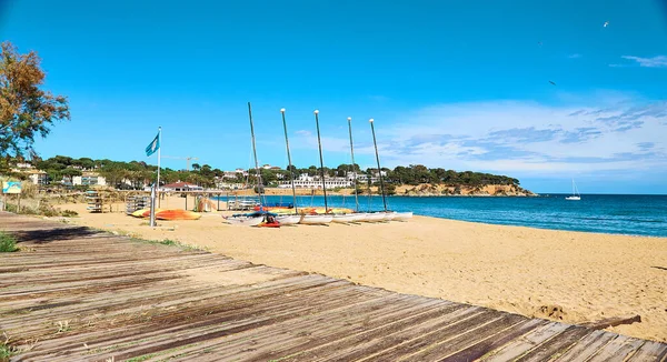 Totalmente equipada moderna cidade espanhola praia S 'Agaro, Girona, Espanha — Fotografia de Stock