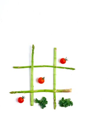 gıda ile tic tac toe, kuşkonmaz lahana, domates, üst görünümü