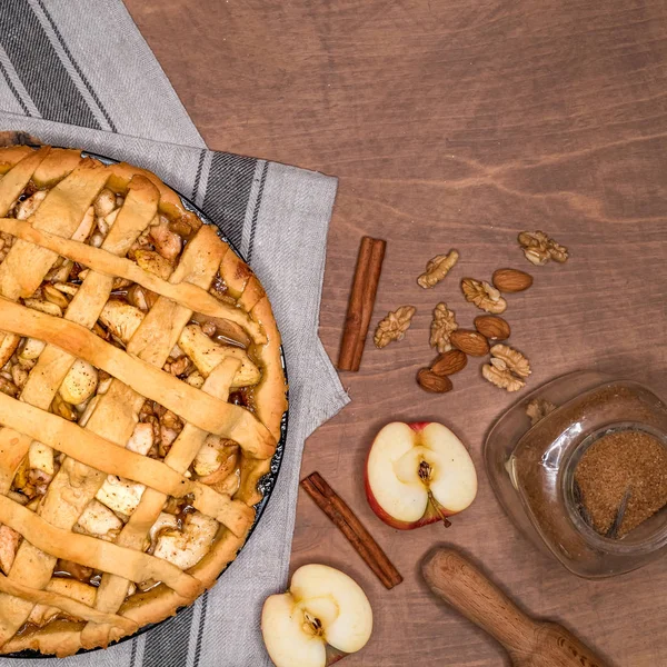 Almás pite, alma, fahéj, cukor, felülnézet — Stock Fotó