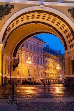 St. Petersburg, Palace Meydanı, gece görüşü, ışıklar, yansımalar, Rusya