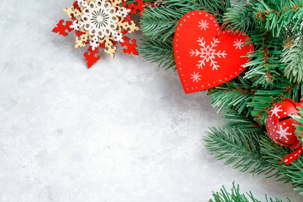 크리스마스 배경, 나뭇가지, 빨강, 하트, 천사, 텍스트를 위한 장소 — 스톡 사진