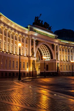 St. Petersburg, Palace Meydanı, gece görüşü, ışıklar, yansımalar, Rusya