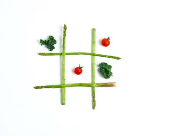 gıda ile tic tac toe, kuşkonmaz lahana, domates, üst görünümü