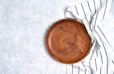 beyaz arka plan üzerinde mutfak bezi peçete, kopya alanı