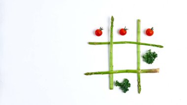 gıda ile tic tac toe, kuşkonmaz lahana, domates, kavram zayıflama, karar, seçim zafer
