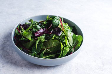 karışık taze salata yaprakları