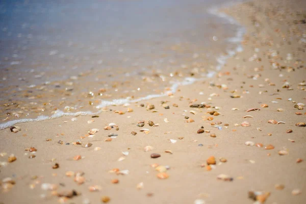 砂浜と青い夏の空の砂の閉鎖 — ストック写真