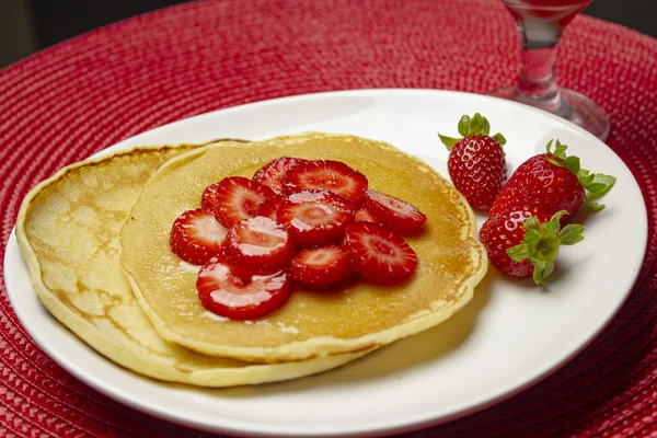 Strawberries and pancakes with Syrup  on the white plate — Stock Photo, Image