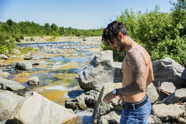 Athletic shirtless man — Stock Photo, Image