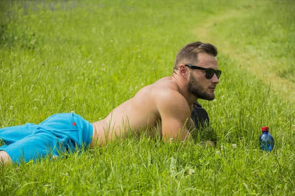 Muscular Shirtless Man — Stock Photo, Image