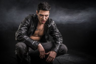 Genç vampir adam