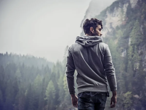 Young man relaxing in the mountain — Stock Photo, Image