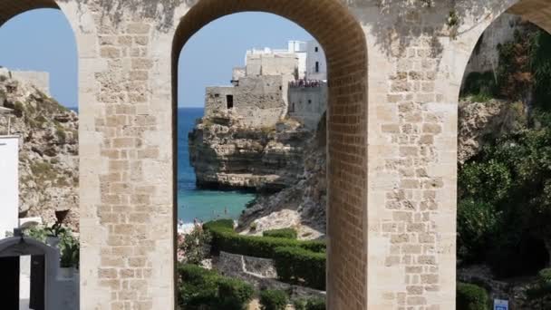 View of cliff and town of Polignano a Mare, Italy — Stock Video