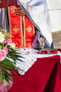 St. Paul´s Bay Rodos, Gr düğün töreni sırasında rahipler