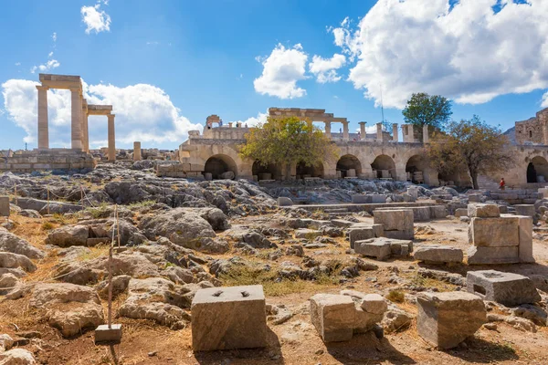 Stoa, portico e Propilea sull'Acropoli di Lindos (Rodi, Grecia ) — Foto Stock