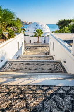 Kalithea (Rhodes, Yunanistan) - Metin Çeviri kubbede için ana merdiven: 