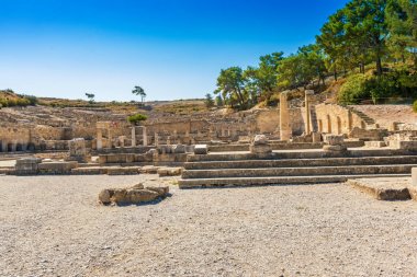 Fəvvarələr meydanı ile Dor Tapınağı Kamiros şehir (ada, Rodos, Yunanistan)