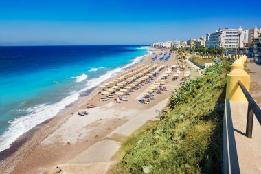 Ege plaj şemsiye şehir Rodos (Rhodes, Yunanistan)