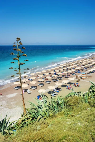 Egeïsche Zee Strand Met Parasols Stad Van Rhodos Rodos Griekenland — Stockfoto