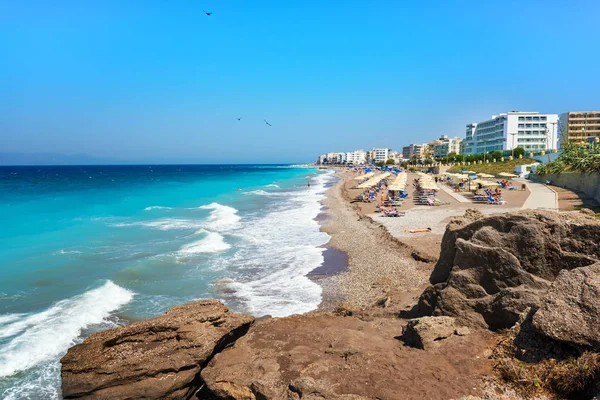 Egeïsche Zee Strand Met Parasols Stad Van Rhodos Rodos Griekenland — Stockfoto