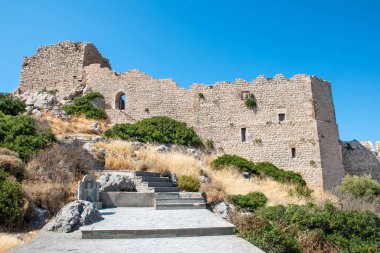 Ortaçağ şatosu Kritinia 'nın kalıntılarına giden merdivenler (Rhod