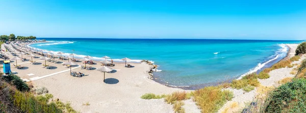 Panorámás kilátás a strandra közel az ókori város Kamiros (Rodosz, Görögország) — Stock Fotó