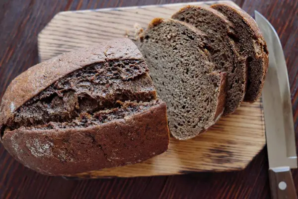 Pane di segale nero fatto in casa cottura fresca gustosa — Foto Stock